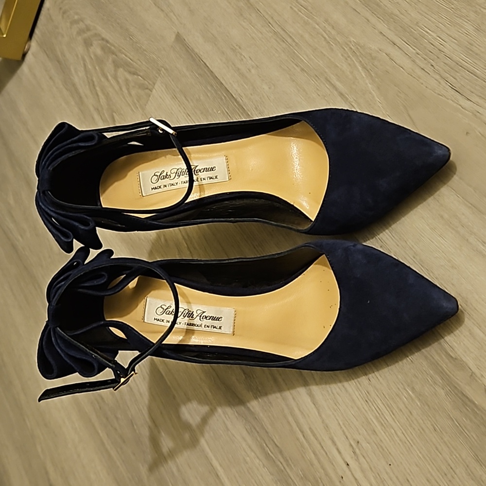 Saks Fifth Avenue Heel with bow